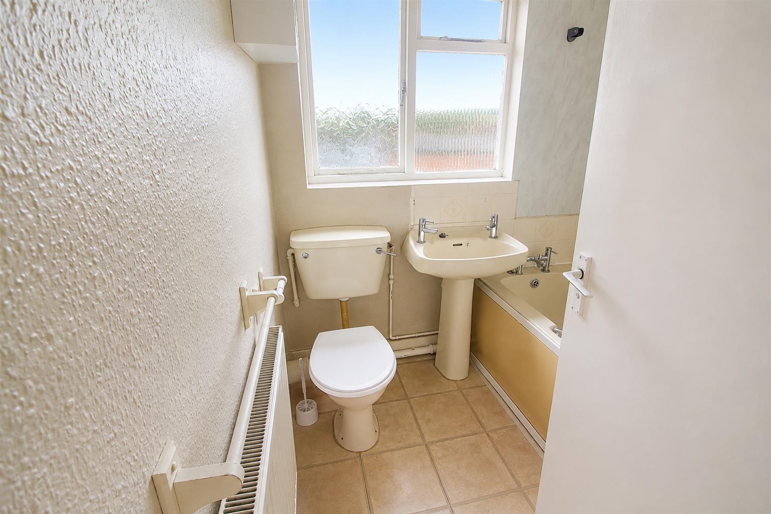 27 Crestwood Court, Shropshire, SY11 1DB For Sale